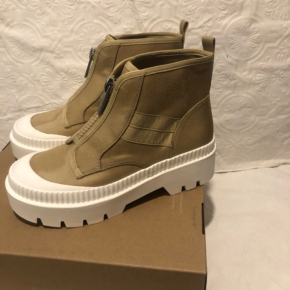 Calvin Klein Berti Chelsea lug sole boots in beige women’s size 8 brand new - Picture 10 of 13